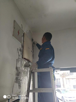 房間墻壁滲水發(fā)霉潮濕怎么處理？